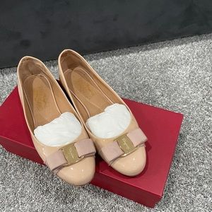 Salvatore Ferragamo Varina flats Size us 6.5